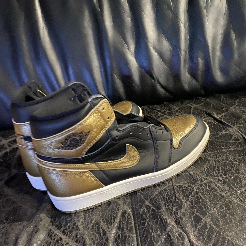 Nike Men's Black and Gold High-Top Sneakers